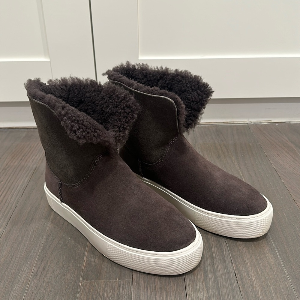 UGG Women’s Lynus Sneaker